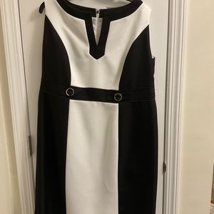 Tahari  Woman’s black and white sleeveless dress